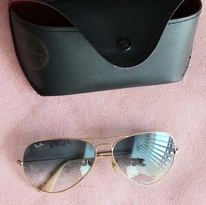 Ray-Ban Aviator Gradient Sunglasses With Case